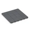 Patrón de paneles – Baldosa encajable von WARCO im Farbdesign Gris plata mit den Abmessungen 38,5 x 38,5 x 2 cm | 0,15 m². Produktfoto von Artikel 6237 in der Aufsicht von schräg vorne.