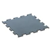 Fitness Performance Elite Pavimento Deportivo von WARCO im Farbdesign Plata envejecida mit den Abmessungen 100 x 100 x 2 cm | 1,00 m². Produktfoto von Artikel 6162 in der Aufsicht von schräg vorne.