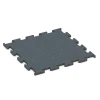 Fitness Performance Elite pavimento deportivo von WARCO im Farbdesign Verde helecho mit den Abmessungen 50 x 50 x 1,5 cm | 0,25 m². Produktfoto von Artikel 6165 in der Aufsicht von schräg vorne.