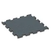 Fitness Performance Elite pavimento deportivo von WARCO im Farbdesign Verde helecho mit den Abmessungen 50 x 50 x 2 cm | 0,25 m². Produktfoto von Artikel 6167 in der Aufsicht von schräg vorne.