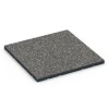 Suelo de gimnasio para exterior von WARCO im Farbdesign Granito gris oscuro mit den Abmessungen 60 x 60 x 3 cm | 0,36 m². Produktfoto von Artikel 7132 in der Aufsicht von schräg vorne.