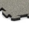 Detailaufnahme der Randausprägung von WARCO-Produkt 4105, Pavimento deportivo de caucho HD, Format 500 x 500 x 30 mm, Farbe Granito claro.