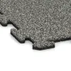 Detailaufnahme der Randausprägung von WARCO-Produkt 0301, Baldosa borde piscina, Format 1000 x 1000 x 18 mm, Farbe Granito clásico.