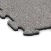 Detailaufnahme der Randausprägung von WARCO-Produkt 4605, Baldosa deportiva HD 1,8 cm, Format 1000 x 1000 x 18 mm, Farbe Gris jaspeado.