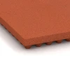 Detailaufnahme der Randausprägung von WARCO-Produkt 3644, Alfombra de goma para establos – de lujo, Format 100 × 50 × 5,5 cm, Farbe Rojo ladrillo.