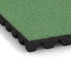 Detailaufnahme der Randausprägung von WARCO-Produkt 5570, Loseta de caucho para parques infantiles 5 cm - EN 1177 ≤ 145 cm, Format 500 x 500 x 50 mm, Farbe Verde pálido.