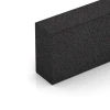 Detailaufnahme der Randausprägung von WARCO-Produkt 7028, Bloque de escalón de caucho granulado, Format 100 x 30 x 15 cm, Farbe Antracita.