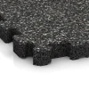 Detailaufnahme der Randausprägung von WARCO-Produkt 4267, Suelo para terraza sin juntas, Format 30,6 x 30,6 x 3 cm | 0,094 m², Farbe Granito gris oscuro.