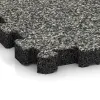 Detailaufnahme der Randausprägung von WARCO-Produkt 6105, Baldosa borde piscina sin juntas, Format 306 x 306 x 30 mm, Farbe Granito clásico.