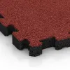 Detailaufnahme der Randausprägung von WARCO-Produkt 5236, Baldosa borde piscina sin juntas, Format 306 x 306 x 30 mm, Farbe Rojo coral.