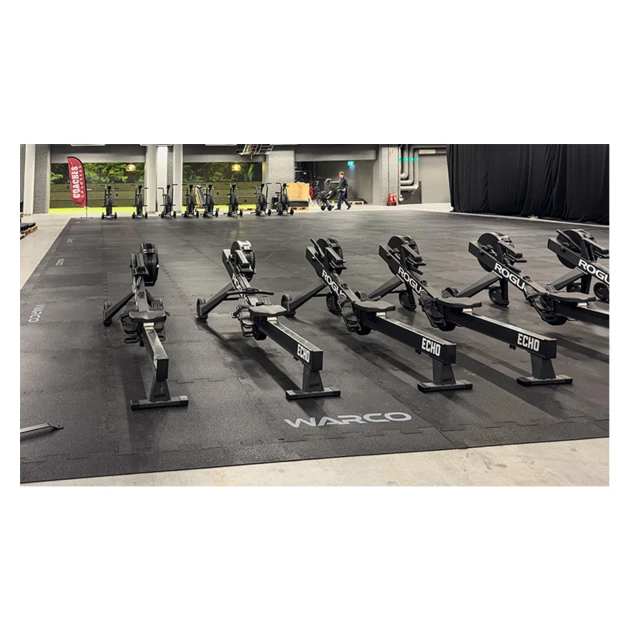 Detailaufnahme der Randausprägung von WARCO-Produkt 6191, Suelo en alquiler Fitness Performance Elite, Format 15 × 20 m | 300 m², Farbe Antracita.