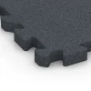 Detailaufnahme der Randausprägung von WARCO-Produkt 6983, Losetas para pistas deportivas, Format 50 x 50 x 4 cm | 0,25 m², Farbe Gris pizarra.