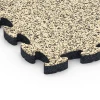 Detailaufnahme der Randausprägung von WARCO-Produkt 6937, Loseta amortiguadora puzzle, Format 44,6 x 44,6 × 2,8 cm, Farbe Travertino.