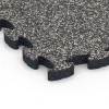 Detailaufnahme der Randausprägung von WARCO-Produkt 6940, Loseta de terraza, Format 44,6 x 44,6 × 2,8 cm, Farbe Granito gris oscuro.
