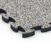 Detailaufnahme der Randausprägung von WARCO-Produkt 6842, Fitness Active suelo, Format 44,6 x 44,6 × 2,8 cm, Farbe Granito gris.