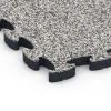 Detailaufnahme der Randausprägung von WARCO-Produkt 6878, Suelo Fitness Max, Format 44,6 x 44,6 × 2,8 cm, Farbe Granito gris.