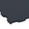 Detailaufnahme der Randausprägung von WARCO-Produkt 6969, Fitness Premium suelo técnico, Format 99 x 99 x 2,8 cm, Farbe Antracita.