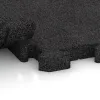 Großaufnahme vom Verbindungssystem von WARCO-Boden 3653 - Losa de paddock im Farbdesign Antracita. Abmessungen 500 x 500 x 40 mm.