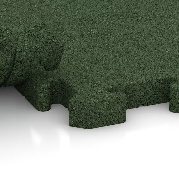 Großaufnahme vom Verbindungssystem von WARCO-Boden 4082 - Paddock mat im Farbdesign Verde hierba. Abmessungen 500 x 500 x 40 mm.