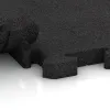 Großaufnahme vom Verbindungssystem von WARCO-Boden 3008 - Esterilla Protectora Fitness HD im Farbdesign Antracita. Abmessungen 500 x 500 x 40 mm.