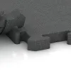 Großaufnahme vom Verbindungssystem von WARCO-Boden 4194 - Pavimento deportivo de caucho HD im Farbdesign Gris pizarra. Abmessungen 500 x 500 x 40 mm.