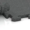 Großaufnahme vom Verbindungssystem von WARCO-Boden 3327 - Playground flooring im Farbdesign Gris pizarra. Abmessungen 1000 x 1000 x 30 mm.