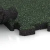 Großaufnahme vom Verbindungssystem von WARCO-Boden 5116 - Loseta de esquina im Farbdesign Césped inglés. Abmessungen 485 x 485 x 40 mm.