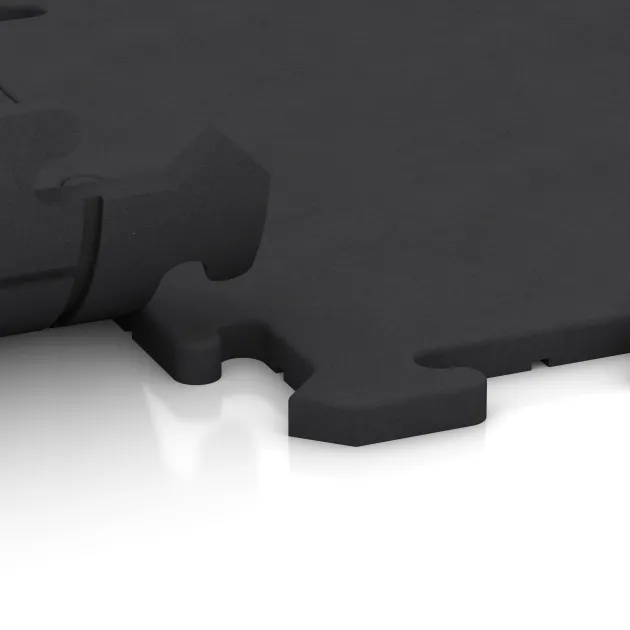 Großaufnahme vom Verbindungssystem von WARCO-Boden 0201 - Suelo de Fitness Studio im Farbdesign Antracita. Abmessungen 500 x 500 x 18 mm.