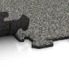 Großaufnahme vom Verbindungssystem von WARCO-Boden 0301 - Baldosa borde piscina im Farbdesign Granito clásico. Abmessungen 1000 x 1000 x 18 mm.