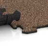 Großaufnahme vom Verbindungssystem von WARCO-Boden 0319 - Esterilla de fitness 18 mm im Farbdesign Café con leche. Abmessungen 1000 x 1000 x 18 mm.