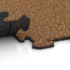 Großaufnahme vom Verbindungssystem von WARCO-Boden 4788 - Loseta de esquina HD im Farbdesign Terracota. Abmessungen 485 x 485 x 18 mm.