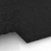 Großaufnahme vom Verbindungssystem von WARCO-Boden 6648 - Loseta de establo Confort im Farbdesign Antracita. Abmessungen 100 x 50 x 5 cm.