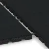 Großaufnahme vom Verbindungssystem von WARCO-Boden 5469 - Loseta de caucho para parques infantiles 3 cm - EN 1177 ≤ 100 cm im Farbdesign Gris Hierro. Abmessungen 500 x 500 x 30 mm.