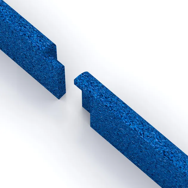 Großaufnahme vom Verbindungssystem von WARCO-Boden 4296 - Rodapié im Farbdesign Azul genciana. Abmessungen 750 x 80 x 20 mm.