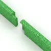 Großaufnahme vom Verbindungssystem von WARCO-Boden 4289 - Rodapié im Farbdesign Verde primavera. Abmessungen 750 x 80 x 20 mm.