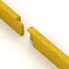 Großaufnahme vom Verbindungssystem von WARCO-Boden 4288 - Rodapié im Farbdesign Amarillo limón. Abmessungen 750 x 80 x 20 mm.