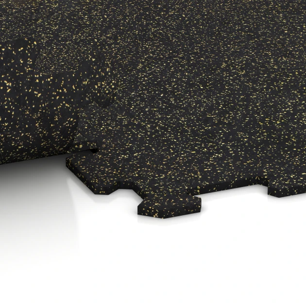 Großaufnahme vom Verbindungssystem von WARCO-Boden 1063 - Suelo de Fitness Compacto im Farbdesign Amarillo ligeramente moteado. Abmessungen 970 x 970 x 8 mm | 0,94 m.