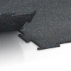 Großaufnahme vom Verbindungssystem von WARCO-Boden 6451 - Suelo de Fitness Compacto im Farbdesign Azul ligeramente moteado. Abmessungen 100 × 100 × 0,8 cm.
