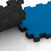 Großaufnahme vom Verbindungssystem von WARCO-Boden 5237 - Baldosa borde piscina sin juntas im Farbdesign Azul cielo. Abmessungen 306 x 306 x 30 mm.