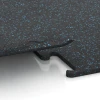 Großaufnahme vom Verbindungssystem von WARCO-Boden 3770 - Pavimento Fitness Performance Elite im Farbdesign Azul ligeramente moteado. Abmessungen 50 x 50 x 1,5 cm | 0,25 m².