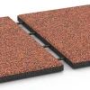Großaufnahme vom Verbindungssystem von WARCO-Boden 6417 - Loseta amortiguadora – 90 cm im Farbdesign Etna. Abmessungen 50 x 50 x 3 cm.