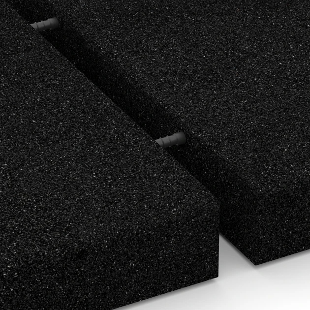 Großaufnahme vom Verbindungssystem von WARCO-Boden 6271 - Baldosa amortiguadora – 230 cm im Farbdesign Antracita. Abmessungen 50 x 50 x 8 cm.