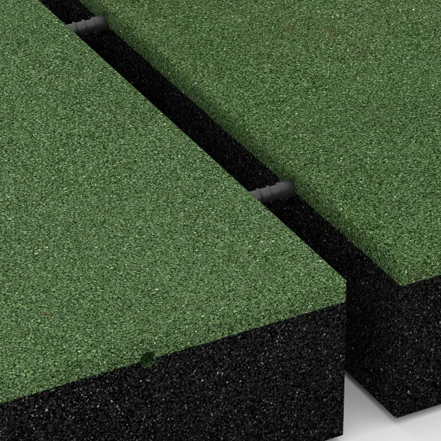 Großaufnahme vom Verbindungssystem von WARCO-Boden 6279 - Baldosa amortiguadora – 300 cm im Farbdesign Verde hierba. Abmessungen 50 x 50 x 11 cm.