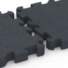 Großaufnahme vom Verbindungssystem von WARCO-Boden 6408 - Loseta de caucho – 220 cm im Farbdesign Gris pizarra. Abmessungen 50 x 50 x 6 cm | 0,25 m².