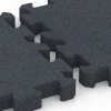Großaufnahme vom Verbindungssystem von WARCO-Boden 6404 - Loseta de caucho – 190 cm im Farbdesign Gris pizarra. Abmessungen 50 x 50 x 5 cm | 0,25 m².