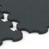 Großaufnahme vom Verbindungssystem von WARCO-Boden 6323 - Protector de suelo para gimnasio im Farbdesign Antracita. Abmessungen 102,5 x 102,5 x 2,5 cm | 1,05 m².