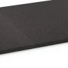 Großaufnahme vom Verbindungssystem von WARCO-Boden 6475 - Loseta de base Cl. 1 im Farbdesign Antracita. Abmessungen 52 x 52 x 1,8 cm.