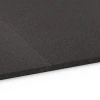 Großaufnahme vom Verbindungssystem von WARCO-Boden 6655 - Loseta de base Cl. 1 im Farbdesign Antracita. Abmessungen 104 x 104 x 1,8 cm.