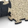 Großaufnahme vom Verbindungssystem von WARCO-Boden 6784 - Esterilla de gimnasio im Farbdesign Travertino. Abmessungen 44,6 x 44,6 x 1,8 cm.