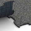 Großaufnahme vom Verbindungssystem von WARCO-Boden 6868 - Suelo Fitness Max im Farbdesign Granito gris oscuro. Abmessungen 97,1 x 97,1 × 1,8 cm.